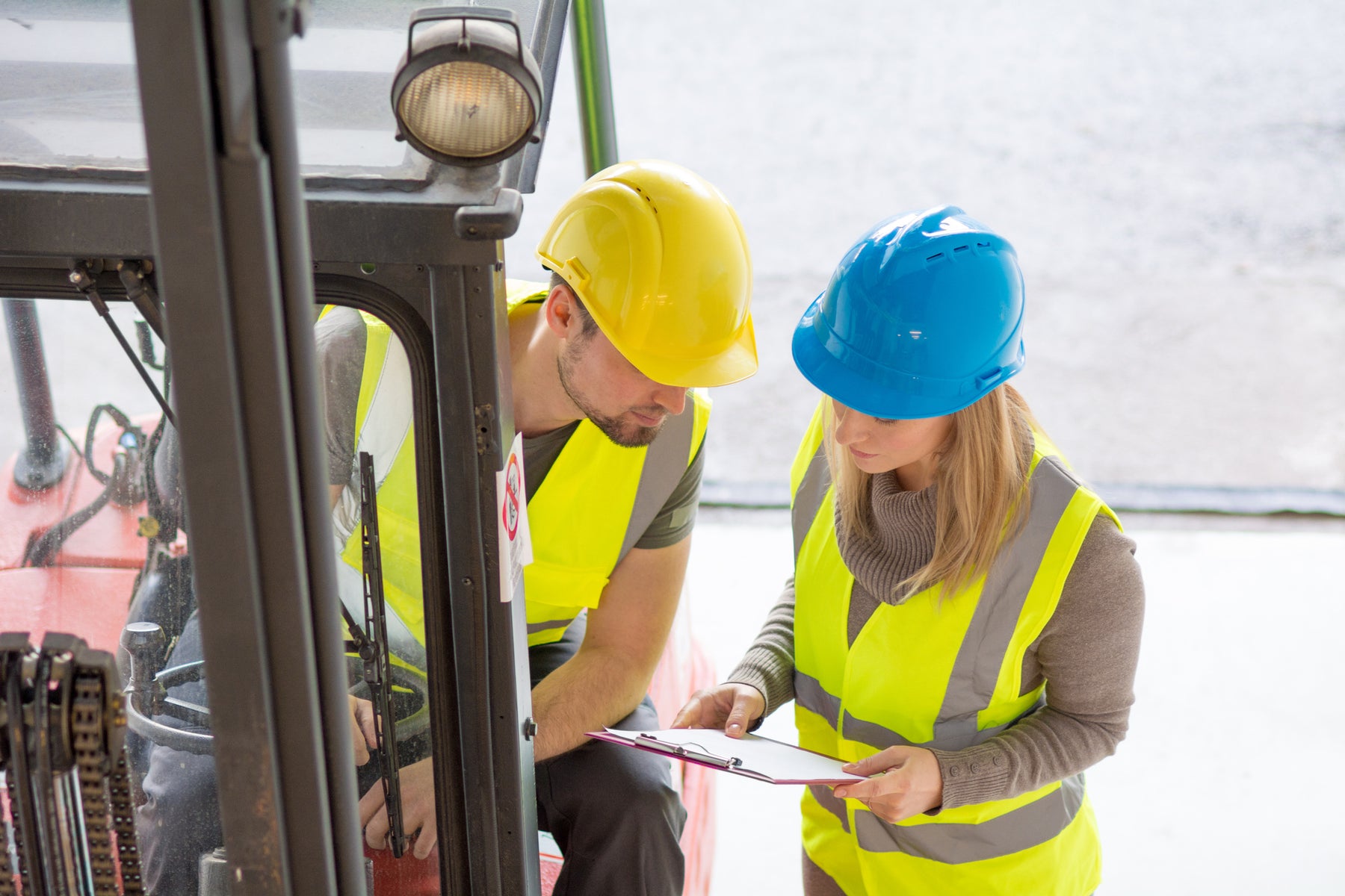 10 Forklift Safety Tips Every Operator Should Know