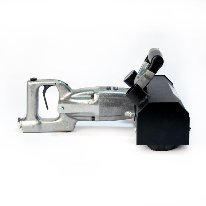 Aurand MP6EV 12″ Pneumatic Deck Scaler with Vacuum Dust Shroud – Heavy‑Duty Rotary Air Tool